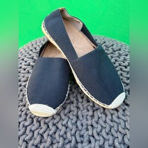 Vionic Black and Tan Espadrille Flats - Women’s size 9